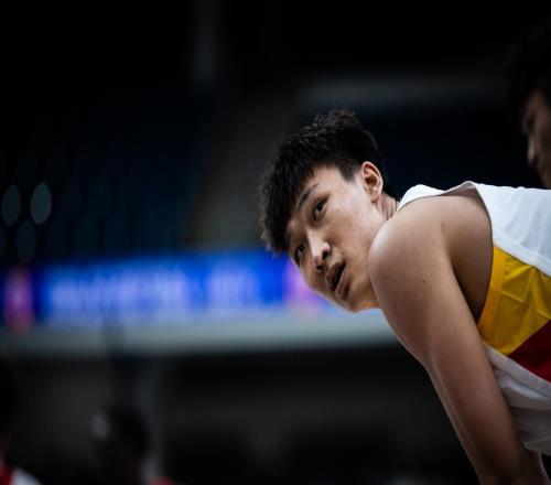 體育生學霸！中國留洋中鋒GPA滿分是西雅圖主力被譽為阿聯接班人