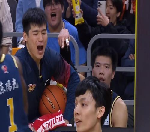 恭喜廣東隊！CBA“暴力雙能衛”正式到位，男籃強力鋒線拯救杜鋒