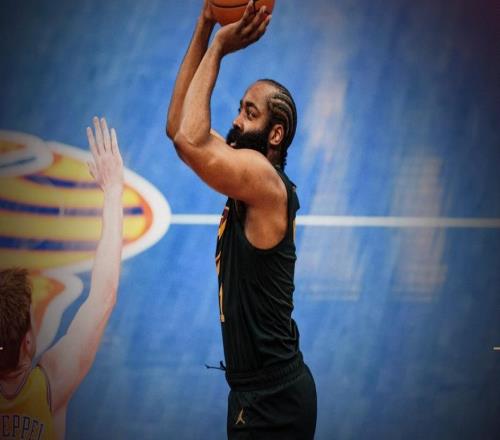 哈登換隊成歷史首人!助阿倫場均23+11變鯊魚騎士奪冠概率升第4