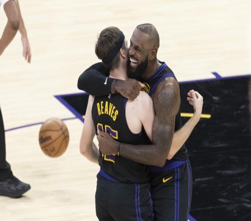 里夫斯：我是科比粉絲！但很榮幸跟詹姆斯當隊友！