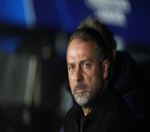 巴薩歐冠開場遲到和球迷玩火，歐足聯(lián)罰款30500歐元_西甲直播