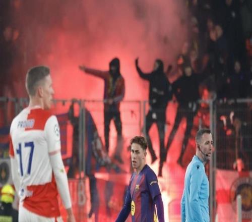 官方：巴薩因在歐冠導(dǎo)致開球延誤+球迷放煙火被罰款3.05萬歐