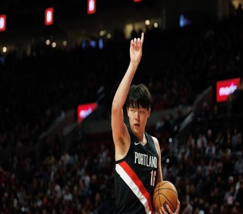 楊瀚森越打越垮了！給足機會5中1，罰球6中2，這怎么敢給地位