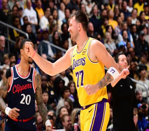 保250不敗鐵律，湖人獲4大喜訊！詹姆斯轉型破紀錄+2換1撿漏神射