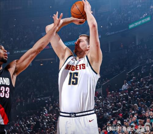 54分大勝！約基奇32+9三節打卡，瀚森4分6罰，穆雷25+6替補創紀錄