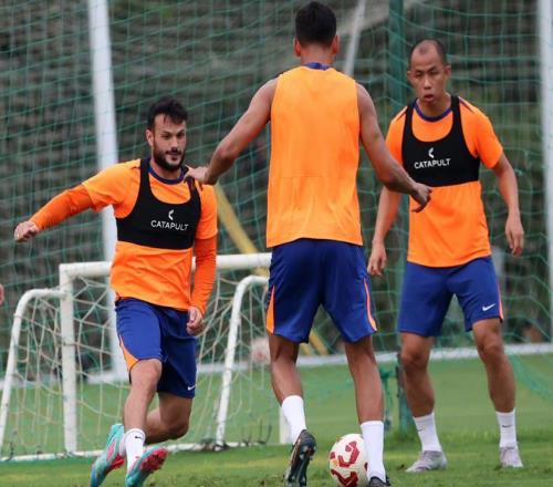 申花熱身必勝泰山！韓鵬上半場5外援下半場B隊彬彬赴津還有懸念