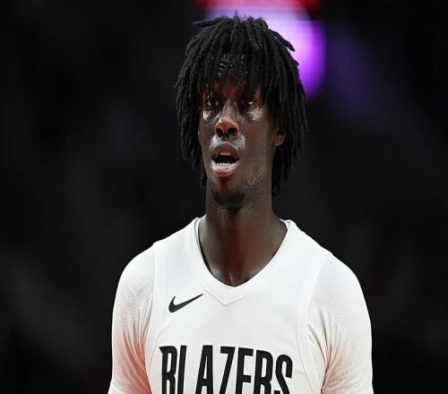 開拓者終于轉正了雙向合同側翼球員，但他的表現其實也非常一般