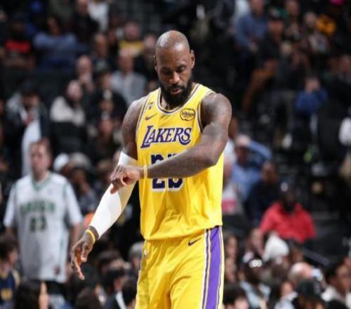 “詹式”籃球助湖人起飛！詹姆斯已經(jīng)連續(xù)五場(chǎng)比賽助攻上雙！
