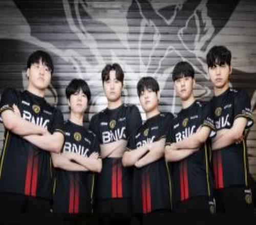 打哪個冠軍中單呢BFX掉落至敗者組決賽將迎戰(zhàn)DK與T1直接的勝者