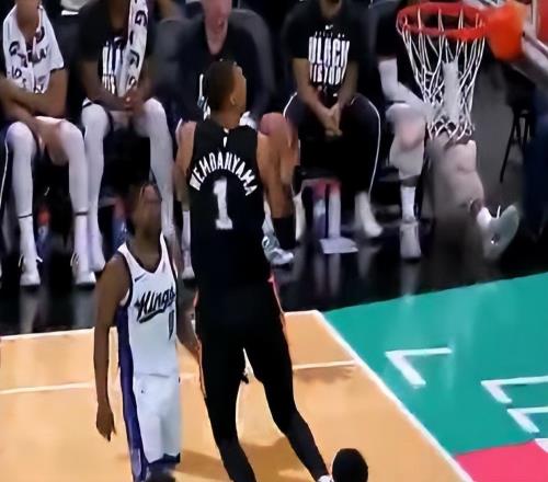 隨著火箭2分惜敗，國王16連敗，西部最新排名出爐！馬刺8連勝