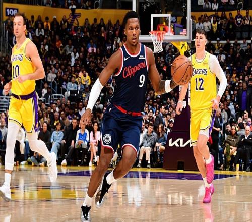 場上效果相當(dāng)不錯(cuò)，但快船后場新援的進(jìn)攻手段似乎有些單一了