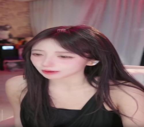 呆妹兒曝光某音直播內(nèi)幕：播游戲沒工資沒禮物沒扶持沫子三角洲還虧錢