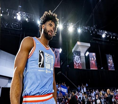 快船簽下騎士二隊內線新秀，他有著相當不錯的籃下得分能力