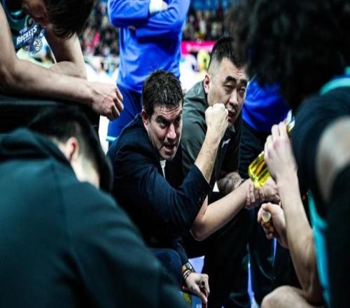 正式官宣！廣東宏遠(yuǎn)舊將重返CBA，加盟黑馬球隊(duì)，沖擊季后賽