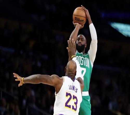 湖人打強隊咋整防守悍將少，三分拉胯，三核吃罰球，多人神經刀