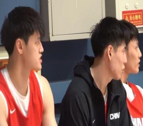 熱議中國(guó)男籃14人名單:高詩(shī)巖趙睿趙繼偉領(lǐng)銜30+老將出征