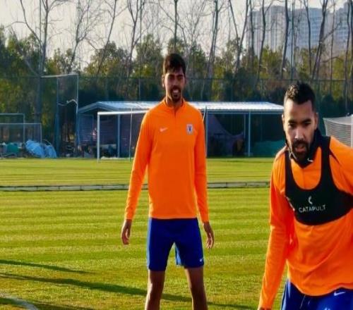 泰山隊(duì)35人名單浮現(xiàn)，球隊(duì)年齡結(jié)構(gòu)更合理，敲定兩場熱身賽