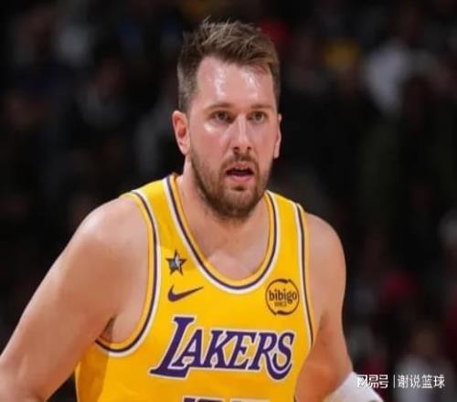 湖人被宿敵血脈壓制，東契奇詹姆斯低效刷分，替補遭對手超六碾壓