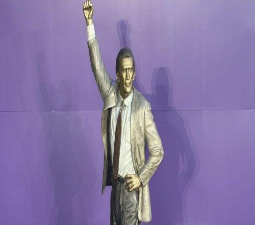 萊利湖人雕像正式揭幕！韋德到場祝賀美媒調侃兩人雕像差距明顯