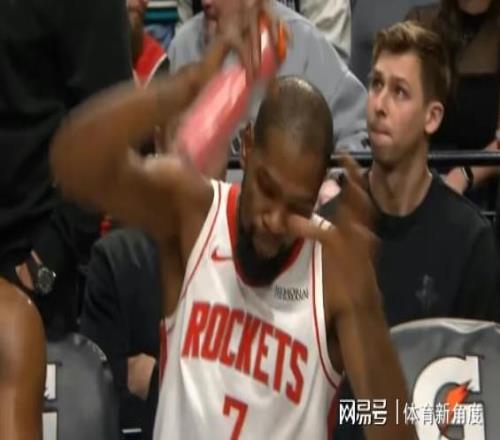 突發(fā)，18分被逆轉(zhuǎn)，阿杜暴怒，替補席狂甩水瓶