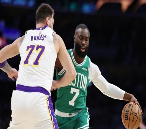 湖人22分慘敗綠軍，詹姆斯20分迎里程碑！布朗32分，兩隊差距很大