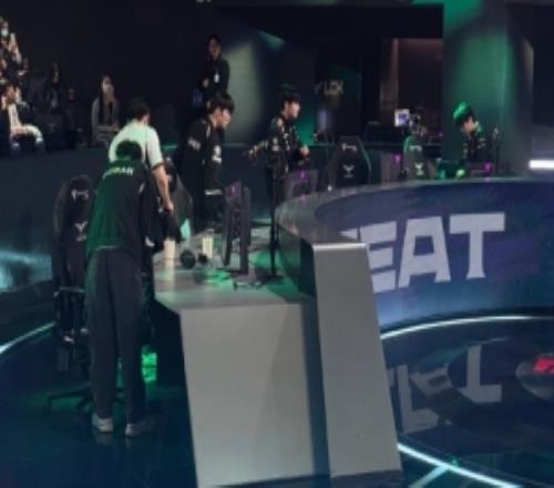 雨童：上次faker被讓二追三還是S6夏季賽螳螂鱷魚開始感覺不對了