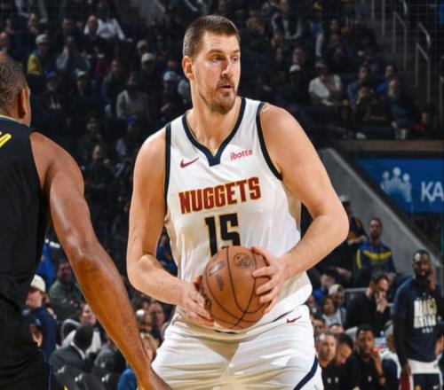 大爆冷！約基奇35+20+12霍福德創(chuàng)紀(jì)錄，庫里興奮慶祝，波杰立大功