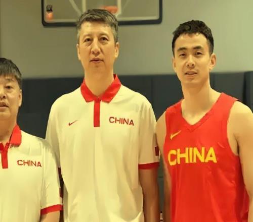 中國男籃VS日本12人預測！5后衛+3中鋒必選，雙子星必用,剩下4選2