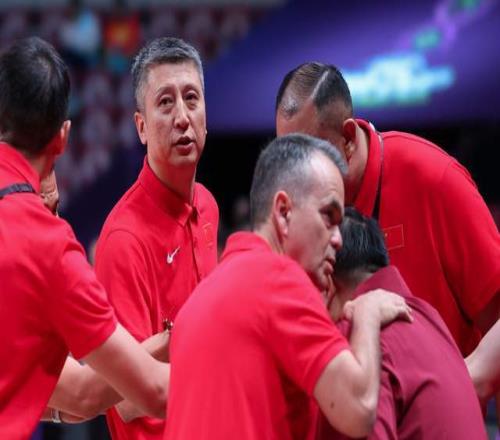 曝中國男籃敲定14人名單！趙睿胡明軒領銜，郭士強激活2米26神塔