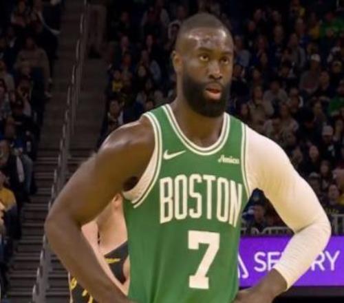 布朗32分凱爾特人戰(zhàn)勝湖人,無塔綠軍武裝到牙齒