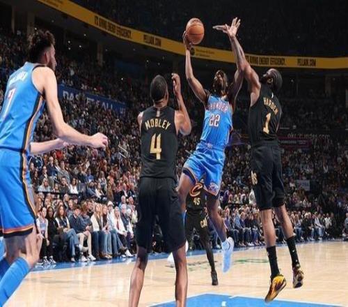 華萊士20+10霍姆格倫17+15雷霆主場終結騎士7連勝