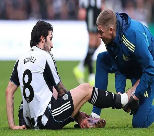 英媒:FIFA提議接受治療的球員在場外待一分鐘,預計會被通過