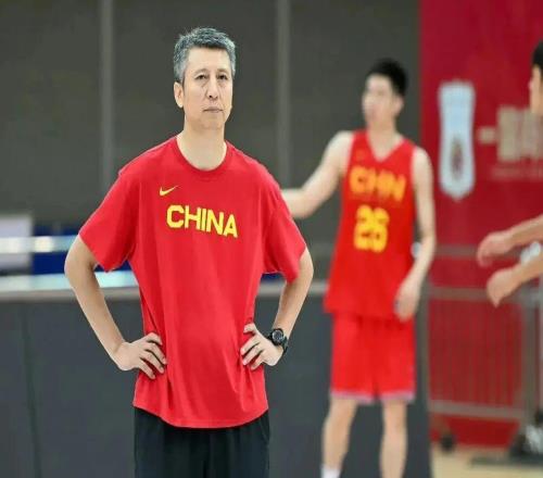 中國(guó)男籃官宣世預(yù)賽14人名單，徐杰曾凡博落選，內(nèi)線稍顯單薄