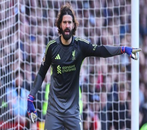 評論員：阿利松讓斯洛特改陣型他就聽了，我質疑他的權威