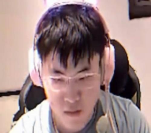 不服就是S！Uzi分享直播視頻：這才是英雄聯盟該有的樣子