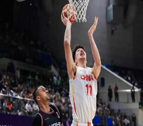 感動！余嘉豪輾轉(zhuǎn)3萬里，馳援中國男籃