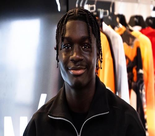 2球2助攻18歲中場天才橫空出世漫天要價5000萬鎊或嚇退3大豪門