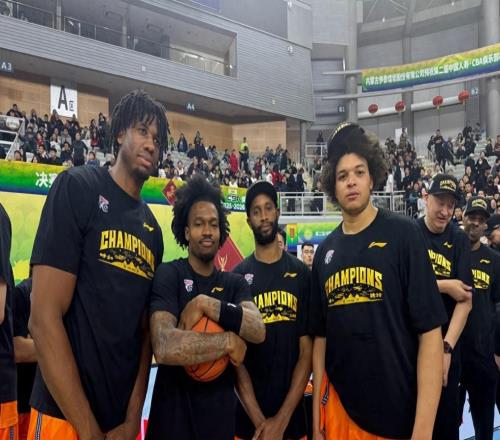 懷特塞德合同僅50萬美元！上海男籃當初看不上，如今成爭冠拼圖