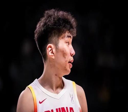 3萬里馳援！余嘉豪從非洲轉(zhuǎn)機(jī)5次會(huì)合男籃對(duì)日本歸化中鋒全靠他