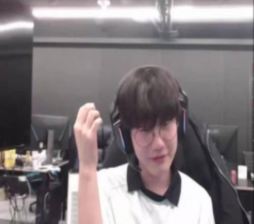 Career談場(chǎng)間痛哭：覺(jué)得特別對(duì)不起隊(duì)友也對(duì)教練組感到非常抱歉