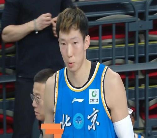 周琦透露眼傷恢復情況，遼寧男籃大將懟球迷，郭昊文赴美特訓！