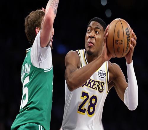 真不適合打替補(bǔ)！湖人鋒線大將的優(yōu)點(diǎn)完全沒(méi)有辦法發(fā)揮出來(lái)