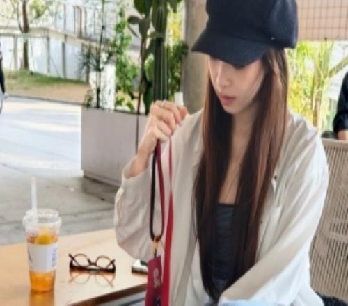 希然曬照遛狗：好開心哦犟種狗和老友