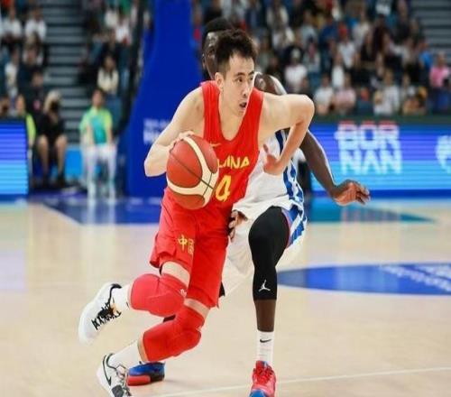 中國男籃確定世預(yù)賽對日14人名單，延用核心陣容