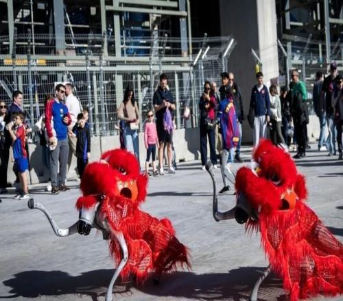 中國機(jī)器人諾坎普舞獅驚艷全場巴薩馬年慶典引爆科技文化熱潮