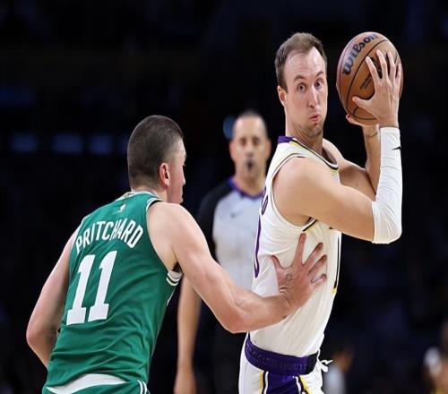 明明個人狀態相當不錯,但湖人后場新援卻不能得到更多的球權