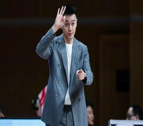 楊鳴最新消息!還在合同期內(nèi),第二階段或重返遼寧執(zhí)教