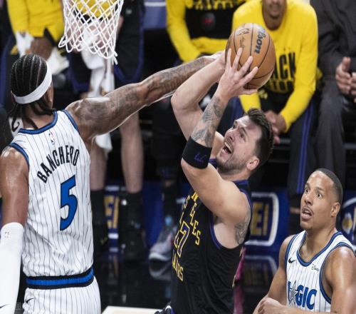 絕殺甩鍋!東契奇成罪人!詹姆斯21+6+4,班凱羅36+10+6打爆湖人