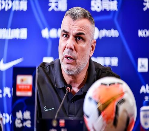 意外！金順凱剛在申花主力陣容站穩(wěn)腳跟，下個月就要讓出首發(fā)位置