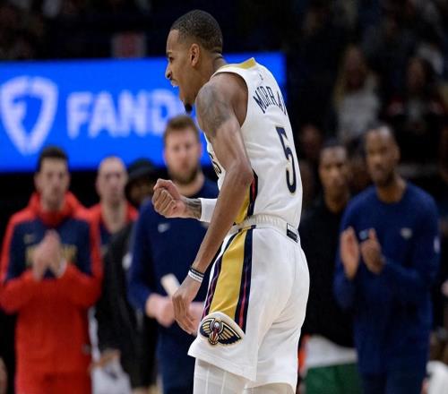 短短一年啊！親人連續(xù)離世，兩度遭遇重傷的他，如今勇敢回到賽場(chǎng)